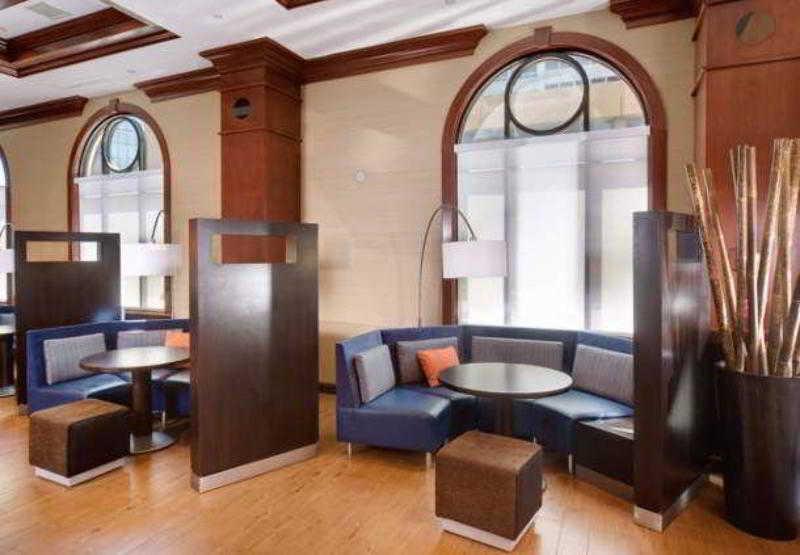 Courtyard By Marriott Downtown Hotel