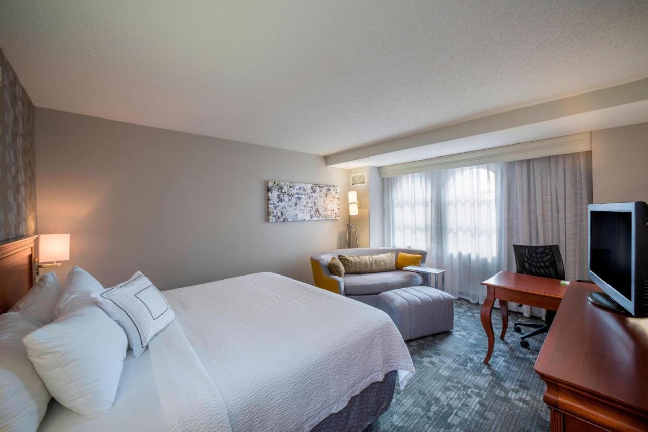 Courtyard By Marriott Downtown Norfolk